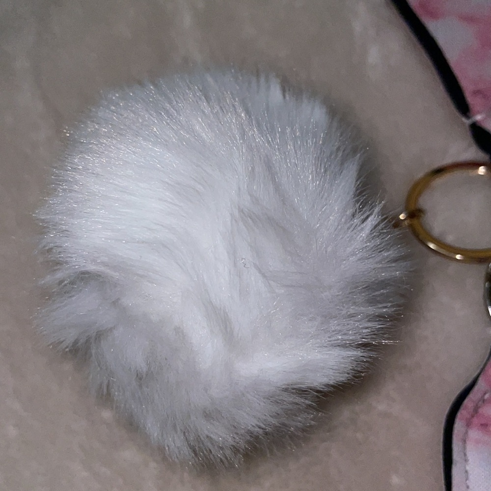 Marble Pom Pom Keychain - Picture 6 of 6